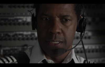 Flight, un film cu avioane, eroi decăzuti și sfârșit neașteptat 