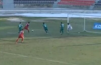 VIDEO Fază antologică oferită de "cele mai slabe echipe de fotbal din lume" :D