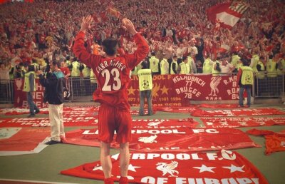 Jamie Carragher agaţă ghetele în cui » Marele regret: n-a reuşit să cîştige titlul în Premier League