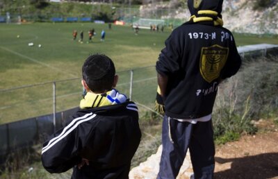 Fanii au dat foc birourilor lui Beitar, după ce clubul a adus musulmani! :O