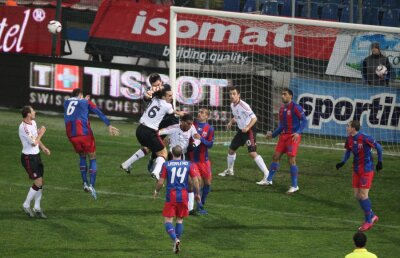 Păţania cu oficialii lui Liverpool » Palma primită de Becali din partea olandezilor le-a trezit steliştilor amintiri