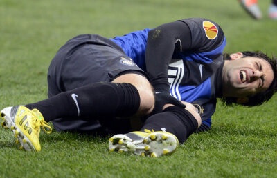 VIDEO MiliK.O! » Dramă pe ”Meazza”: Diego Milito şi-a distrus genunchiul stîng cu CFR Cluj (2-0)