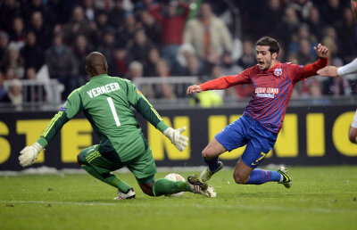 VIDEO Cum treceţi de el? » Portarul lui Ajax a blocat şi ieri un penalty