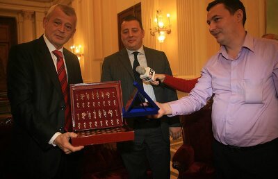 Azi în Gazetă: "30-40% din decizia aprobării proiectelor de şah îi aparţine lui Sorin Oprescu!”