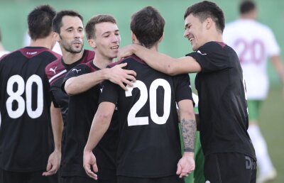 VIDEO Asediaţi timp de 90 de minute, giuleştenii au obţinut eroic victoria » CSMS Iaşi - Rapid 0-1