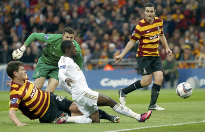 VIDEO Regii Londrei sînt galezi! » Swansea cucereşte în premieră un trofeu englezesc de top, după 5-0 cu Bradford