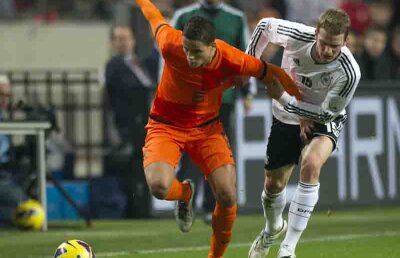 Distrus psihic » La 26 de ani, Afellay e bîntuit de gînduri negre. Şi ratează România!