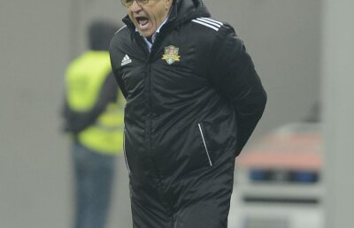 Hizo, disperat de greşelile jucătorilor săi: "Inadmisibil! Nu ştiu ce trebuie să mai faci"