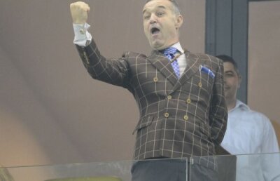 Becali este şi antrenor » Analiza tuturor fotbaliştilor făcută de patronul Stelei! "Nu e sănătos, e cel mai bun din Europa!"