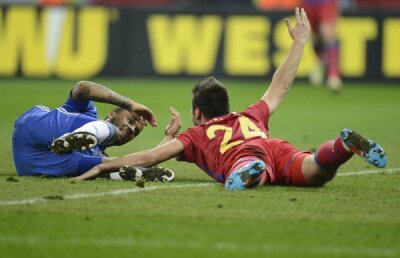 VIDEO Benitez acuză degeaba arbitrajul » Penalty corect la Rusescu