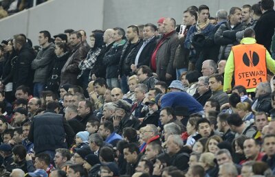 FOTO A căzut recordul? » Pe Naţional Arena au fost ieri mai mulţi spectatori decît ar fi permis regulamentul