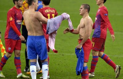 Ce glume au inventat steliştii » Doamna Bourceanu e în pericol!"Gladiatorul" a făcut schimb de tricouri cu Terry! :D