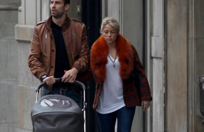 GALERIE FOTO Rolul de părinţi îi prinde de minune pe Gerard Pique şi Shakira