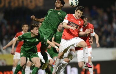VIDEO Fără restanţe la fotbal » Dinamo a bifat al treilea succes consecutiv în 2013, 2-0 cu Chiajna