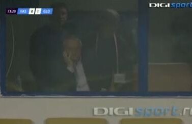 UPDATE Porumboiu l-a imitat pe Gigi în timpul meciului Vaslui - Bistriţa » "N-am dat indicaţii, vorbeam cu fiul meu"