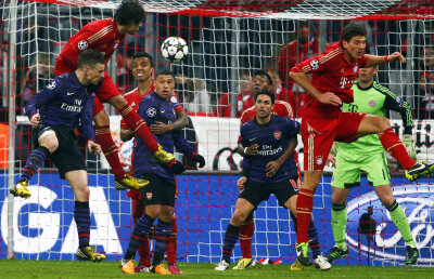 VIDEO Anglia fără reprezentantă în "sferturi", în ciuda victoriei lui Arsenal cu Bayern, 2-0. Surpriza Malaga o face mat pe Porto