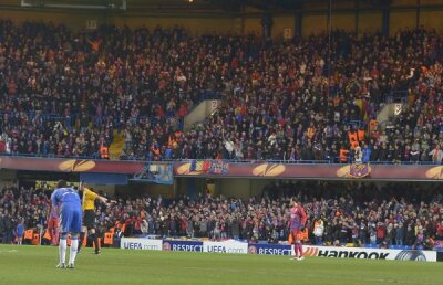 Incidente la final » Forţele de ordine i-au evacuat pe suporterii Stelei de pe Stamford Bridge