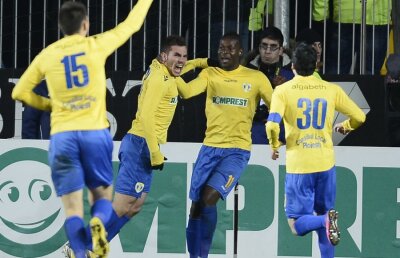 FOTO şi VIDEO Asaltul "lupilor" » Petrolul urcă pe locul 4 după victoria în faţa lui Dinamo, 2-1