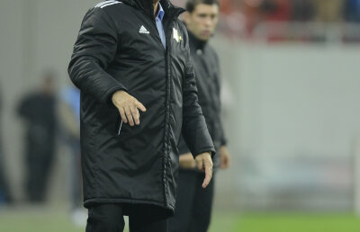 Hizo are bagajele făcute: "E posibil să renunţ, mi-e greu să suport ce se întîmplă"