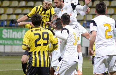 VIDEO şi FOTO FC Braşov - U Cluj 0-0 » "Stegarii" au egalat Rapid în clasament, clujenii au depăşit Ceahlăul