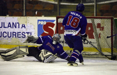 Portarul "naţionalei" fără patine! » Situaţie dramatică la secţia de hochei de la Steaua