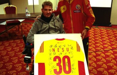 Neşu alături de naţională în meciul cu Olanda » Tricolorii i-au făcut un cadou