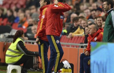 Suporterii români de pe Amsterdam ArenA au răbufnit la adresa lui Piţurcă: "DEMISIA! DEMISIA!"