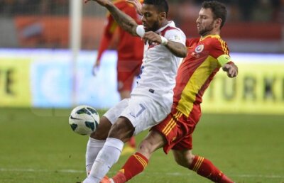 Opinie de Theodor Jumătate » A vrut selecţionerul Piţurcă să-l compromită pe Raţ?