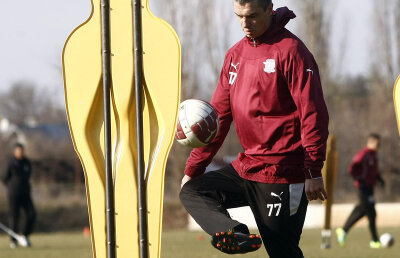 Banii sau grevă » Jucătorii de la Rapid ameninţă din nou cu proteste