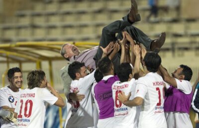 Ion Marin a readus titlul pentru cea mai veche formaţie din Kuweit: ”Desenăm pe teren”