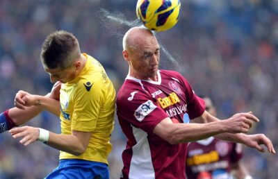 VIDEO Floricele pe cîmpii » CFR a smuls un egal cu Petrolul, 1-1, dar rămîne fără victorie în 2013