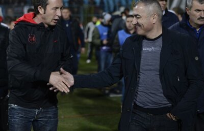 Grigoraş le dă o replică acidă steliştilor: "Să jucăm precum fetiţele? Să vă întrebăm înainte cîte vreţi să ne daţi?"