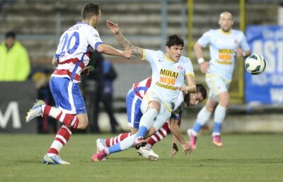 A uitat să dribleze » Reghe l-a lăudat pe Tănase, dar cifrele au confirmat iarăşi forma slabă a "decarului"