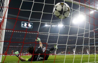VIDEO Beckenbauer l-a ironizat pe Buffon după Bayern - Juventus 2-0: ”Pensionarul a luat gol de la 120 de metri!”