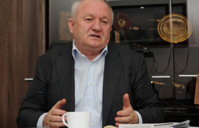 Porumboiu îşi face praf jucătorii: "Rîsuri, tîlhari! Ăştia sînt fotbalişti, caricaturile astea?"