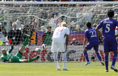 VIDEO Pedeapsa Diavolului » Milan a avut 2-0 şi om în plus, dar Fiorentina a revenit miraculos (2-2)