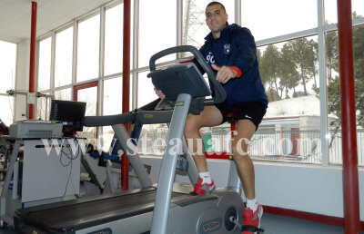 Nikolici de zi, Nikolici de noapte » Atacantul Stelei a fost din nou surprins în club