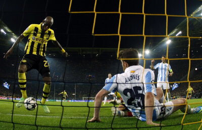 VIDEO Gafa Liga! » Trei erori uriaşe de arbitraj au făcut praf meciul Dortmund - Malaga 3-2