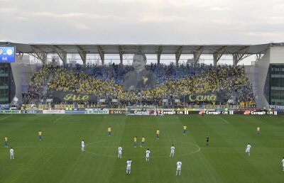 FOTO Coregrafie spectaculoasă a galeriei Petrolului la meciul cu Gloria Bistriţa