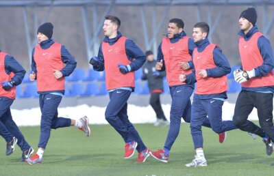 Doi stelişti vor fi daţi afară la vară: "Ce, ăştia sînt jucători?"