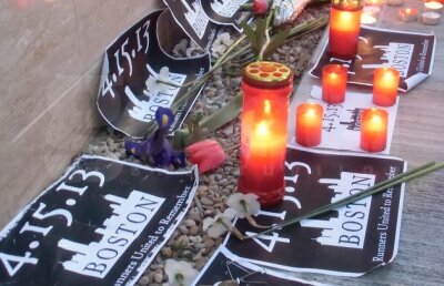 Maratoniştii români au alergat într-o cursă simbolică pentru victimele de la Boston