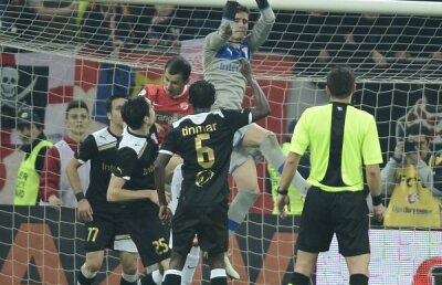 Niculae a răbufnit după înfrîngerea cu Vaslui: "Jucătorii sînt nişte idioţi! Lung mai prinde echipa cînd o să spun eu"