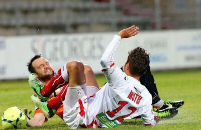 Lovit la coaste » Mutu află azi cît va lipsi de pe teren după ce s-a lovit în meciul cu Montpellier