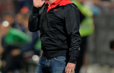 Becali anunţă că Reghe va mai antrena Steaua doi ani: "Contractul e semnat deja"