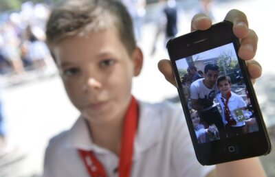 Scandarea cu care puştii de la Şcoala Nr. 49 din Bucureşti l-au întîmpinat ieri pe Bălgrădean: "Tătăruşanu e praf!" :)