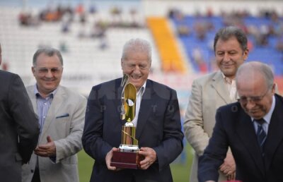FOTO Jean Pădureanu, cel mai longeviv conducător din fotbalul românesc, s-a retras la meciul cu Dinamo