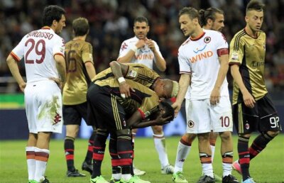 VIDEO AC Milan - AS Roma a fost oprit din cauza scandărilor rasiste » Gest incredibil al lui Totti