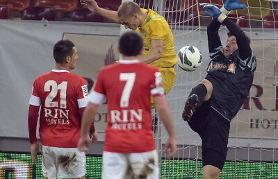 Mănuşi cu ochelari » Bălgrădean a fost învins de două ori de Sînmărtean cu lovituri de la distanţă