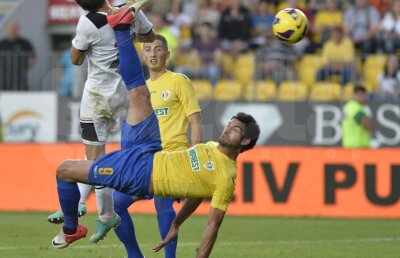 VIDEO&FOTO Cadou pentru Pandurii » Petrolul - Astra 1-1 şi ambele echipe au ratat şansa să urce pe locul 2