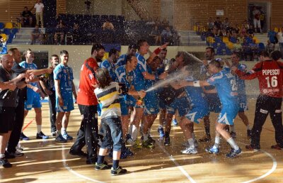 Baie de şampanie » HCM Constanţa a reuşit pentru a treia oară consecutiv eventul